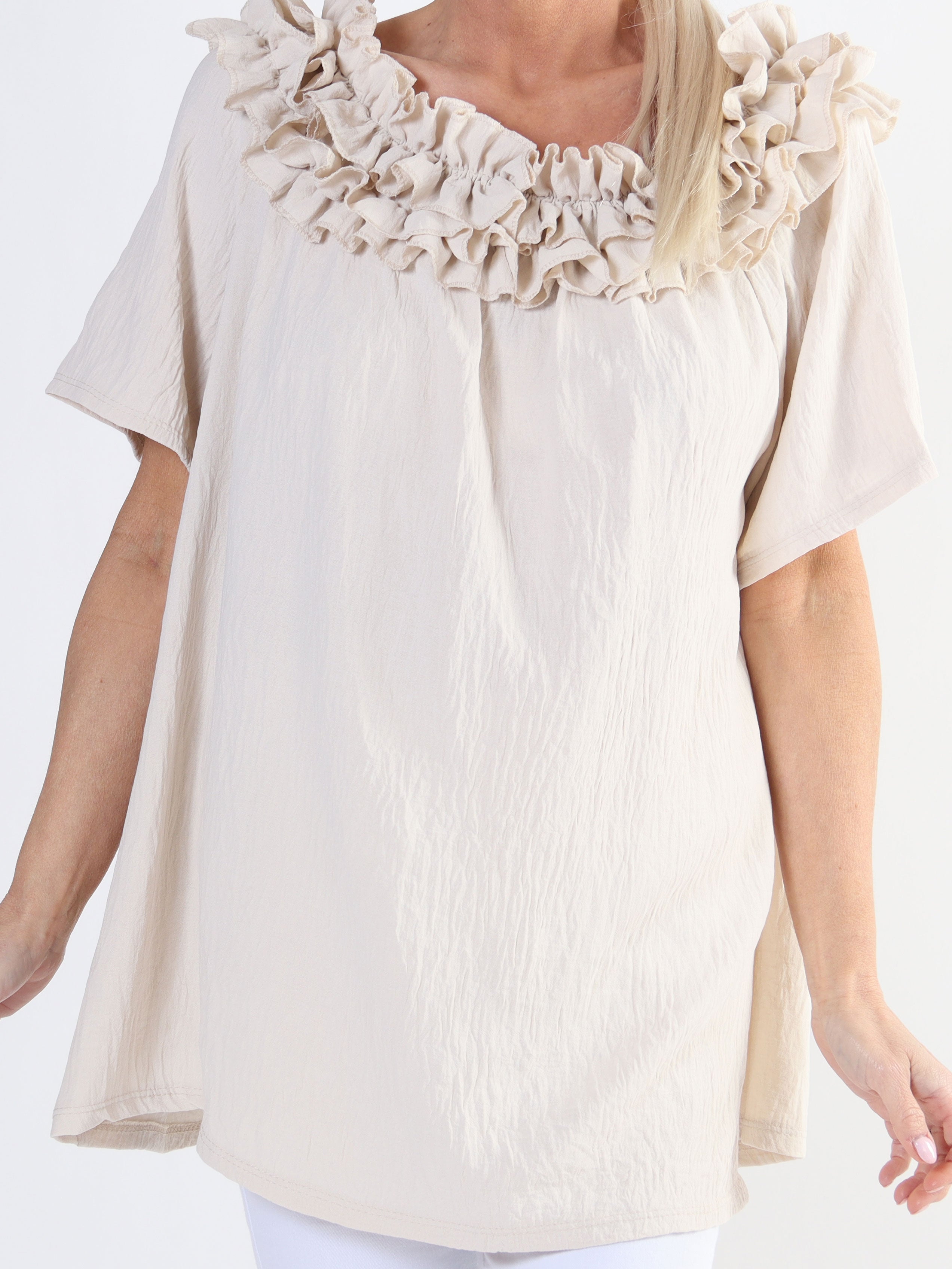 Chili Sleeveless - Plus size tunika med elastik og flæser i udskæringen